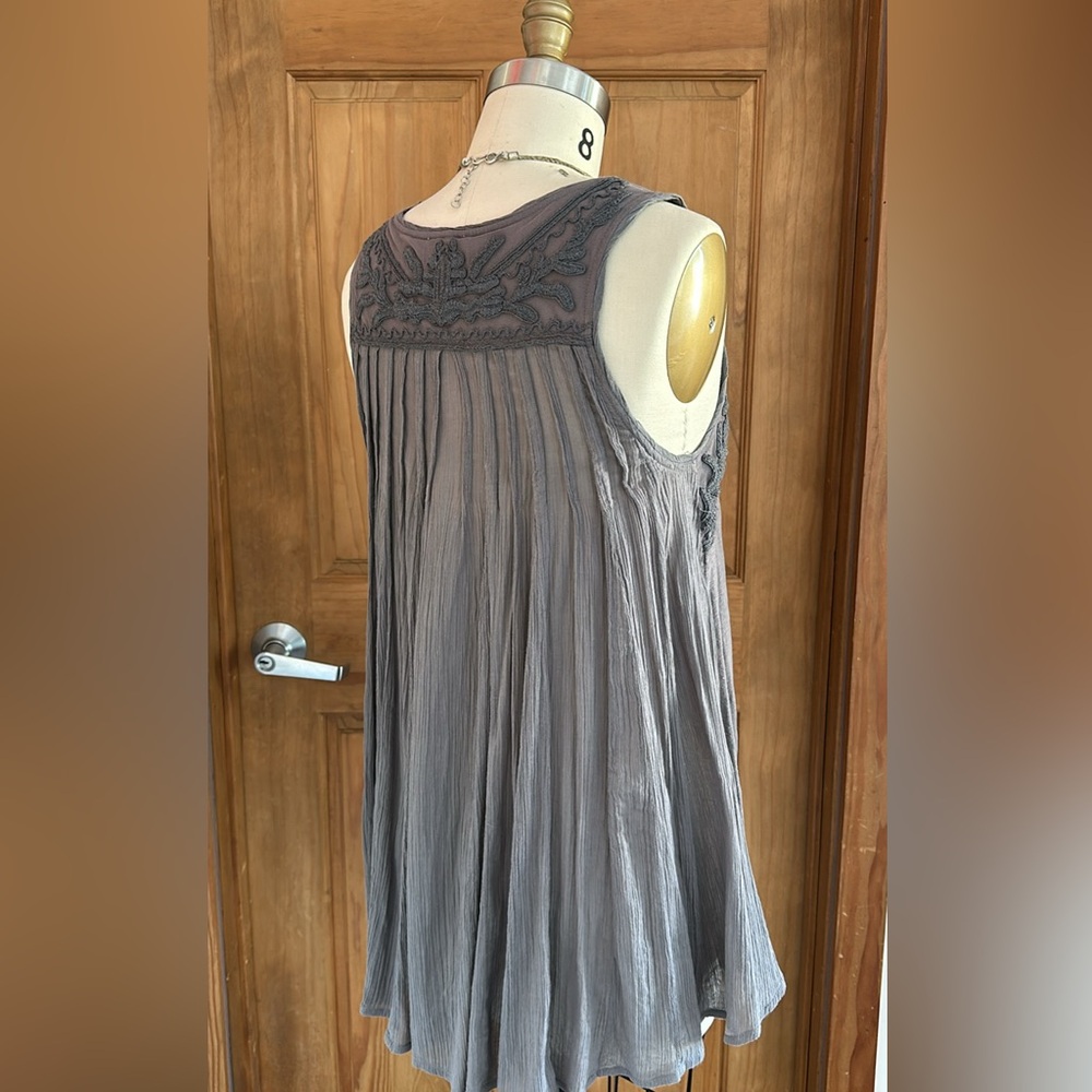 Anthropologie top. Grey size S Meadow Rue